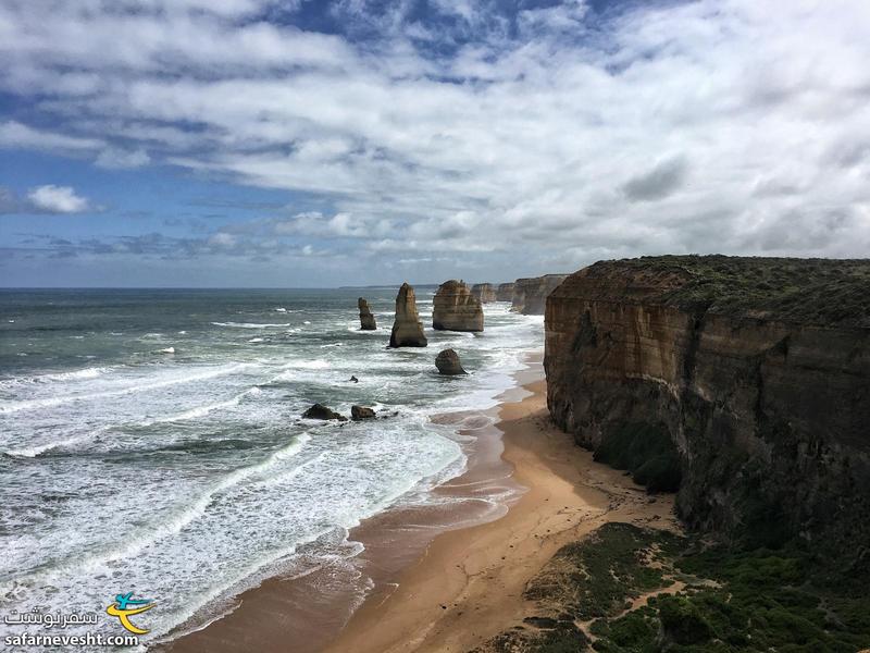 ۱۲ صخره برآمده از اقیانوس با نام ۱۲ اپوستیل (Twelve Apostles) یا ۱۲ یار حضرت مسیح