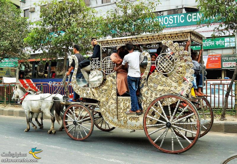 کالسکه، از نظر من روندن اسب ها توی ترافیک وحشتناک داکا و روی آسفالت از ظالمانه ترین روش های جابجایی در این شهر بود.