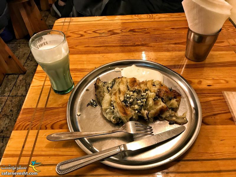 Spinach Pita with local drink
