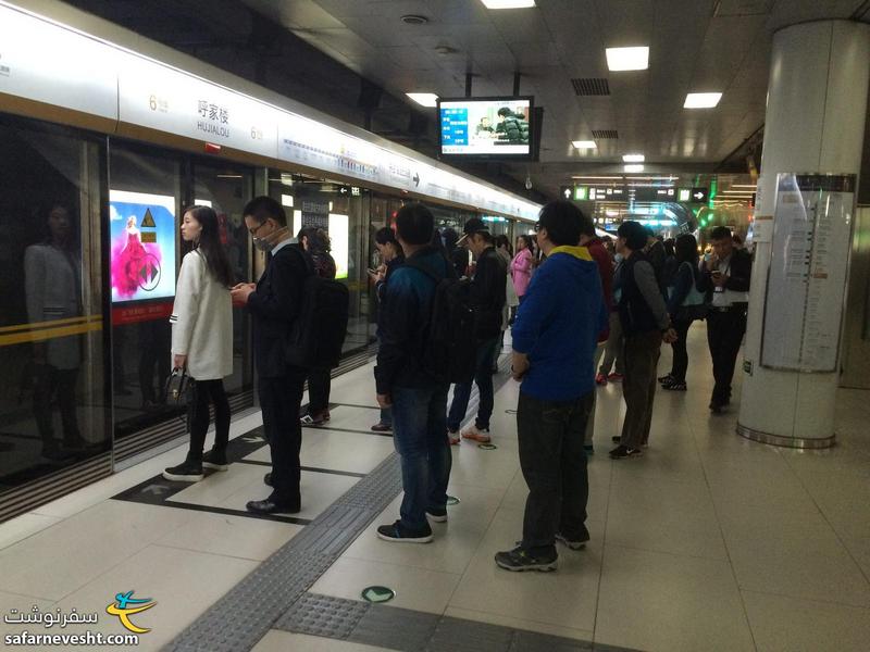  متروی پکن حتی در زمان اوج شلوغی هم بدلیل رعایت نظم توسط مردم اصلا آزاردهنده نبود