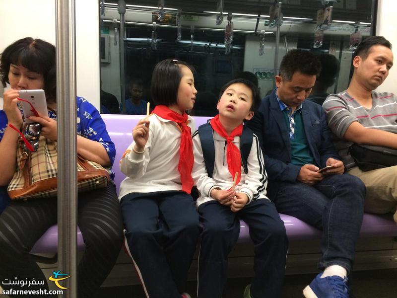  کودکانه در متروی شانگهای