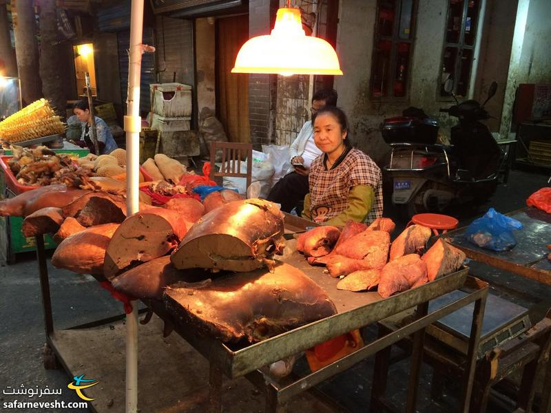  جگر و ریه گوساله! جالب بدونم چند روز اینها رو اینجوری تو فضای باز نگه داشته