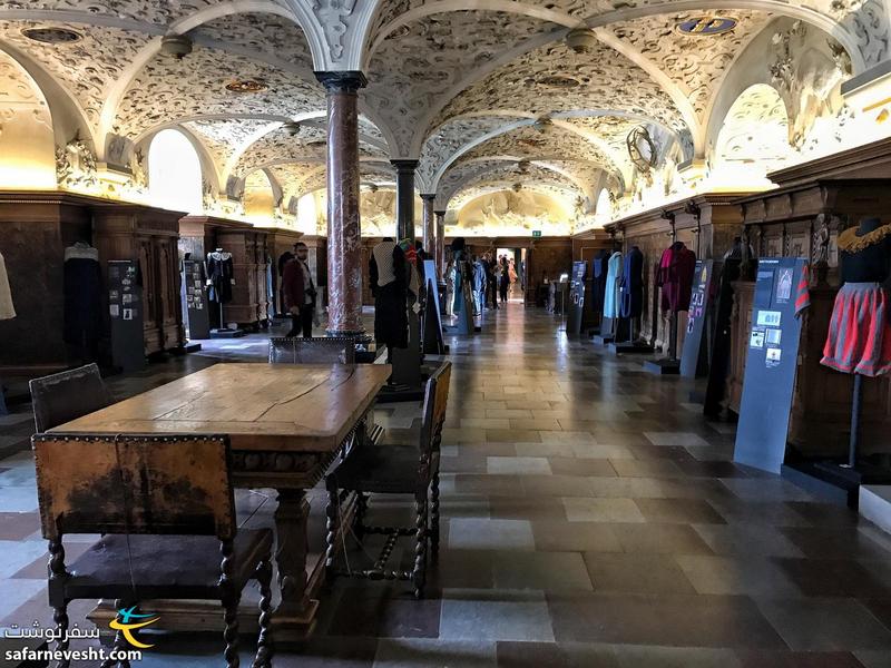 زیر زمین قصر که تبدیل به موزه لباس های سنتی و قدیمی وایکینگ ها شده بود