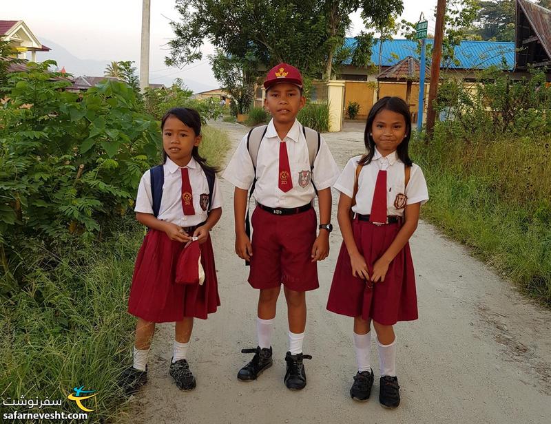 بچه مدرسه ای ها در جزیره توک توک