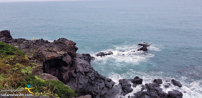 نمایی از جزیره ججو و سواحل صخره ای گرانیتی
