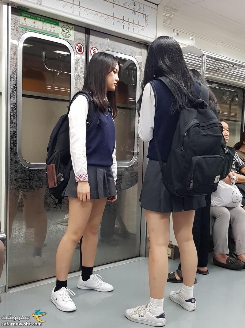 بچه های مدرسه در مترو سئول