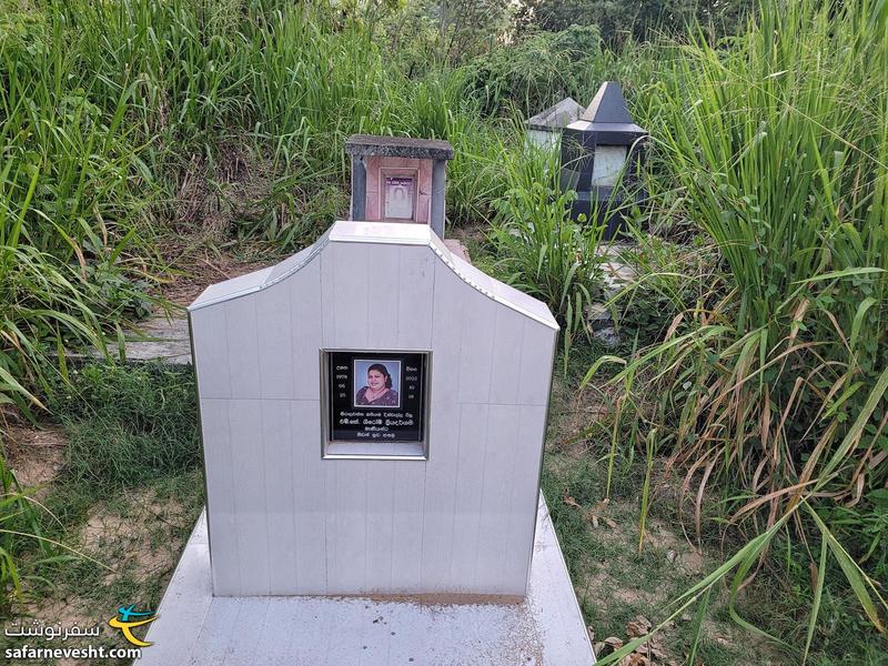 نمایی از قبرستان های سریلانکا در حین رفتن به ساحل