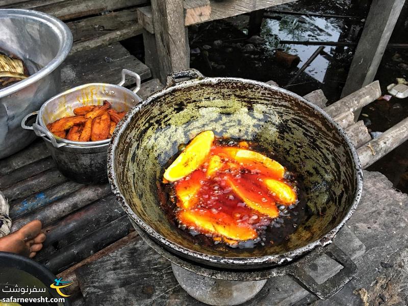 سرخ کردن پلانتین (میوه ای شبیه موز ولی پختنی)