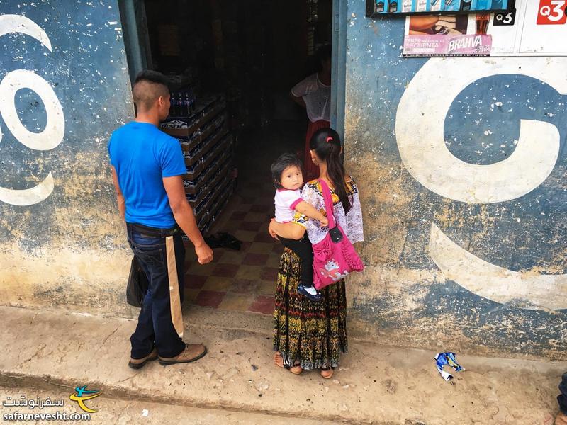 ورودی یک مغازه در لانکین گواتمالا