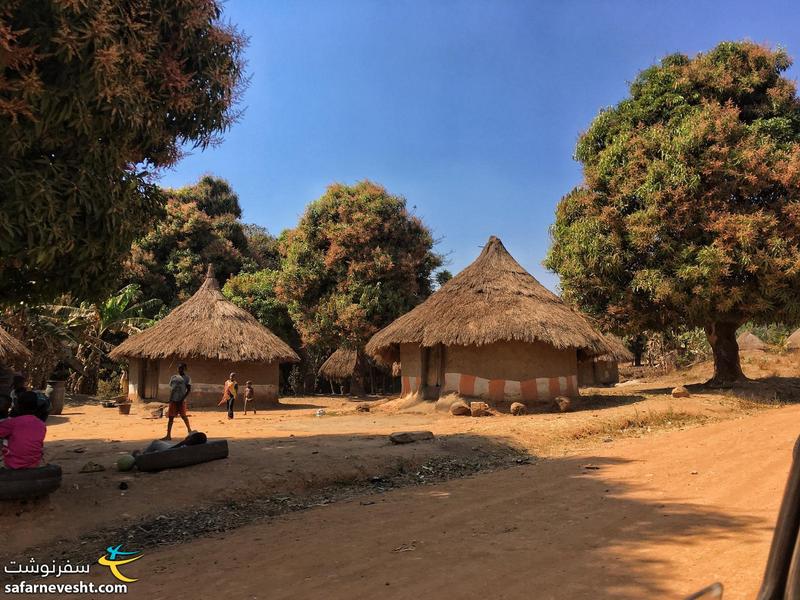 قبایل گینه خانه های گرد دارند