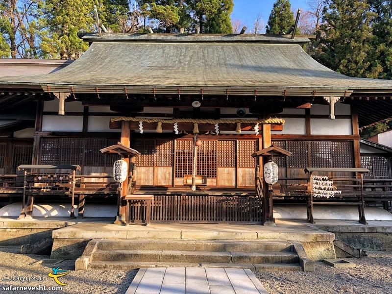 توی معبد کواتسوکاسا Kuwatsukasa shrine هیچکس نبود و با پیچیدن صدای باد ترسناک شده بود.