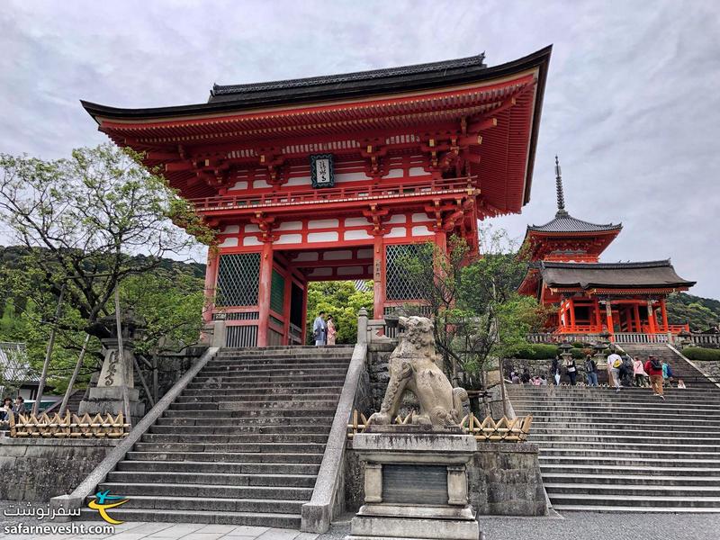 معبد کیومیزودِرا Kiyomizu-dera در انتهای محله هیگاشیاما