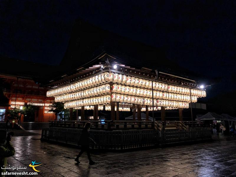 معبد یاساکا جینجا در شب