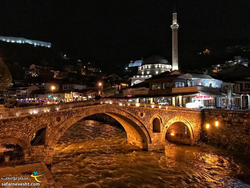 پل سنگی و مسجد جامع پریزرن در شب