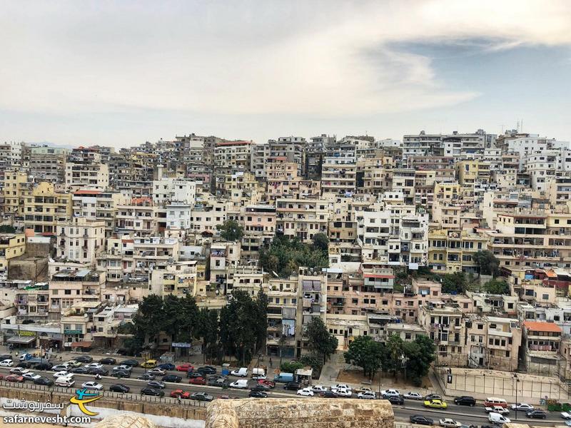 شهر طرابلس روی تپه های مشرف به دریای مدیترانه ساخته شده. عکس از بالای قلعه طرابلس