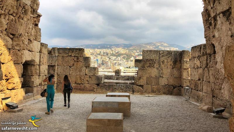 قلعه جبیل – این پوشش رو توی شهرهای مذهبی لبنان نمیشه دید