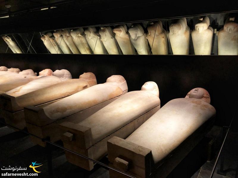 تابوت هایی متعلق به دوره های مختلف تاریخی در زیرزمین موزه