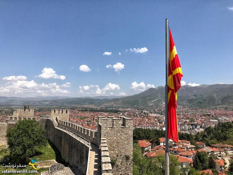 دیوارهای قلعه شهر اوهرید در مقدونیه شمالی