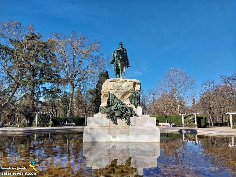 مجسمه ژنرال مارتین در پارک رتیرو
