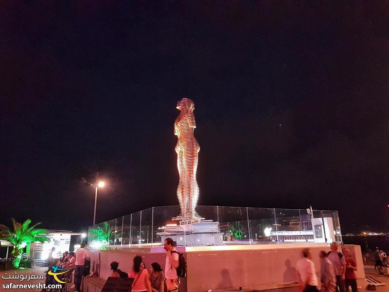 مجسمه متحرک علی و نینو