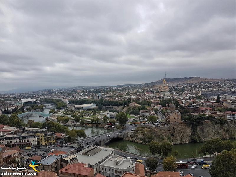 نمای شهر تفلیس از کنار مجسمه مادر