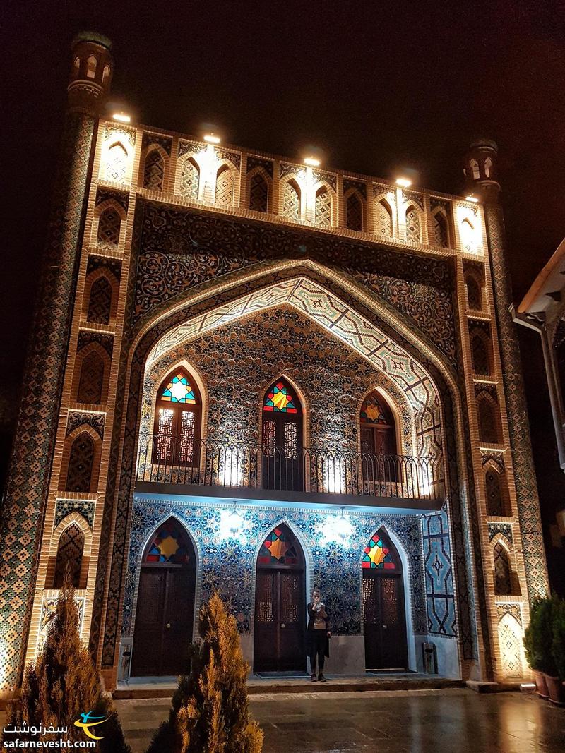 نمای خارجی یکی از حمام های سولفور شبیه به مسجد ساخته شده است.