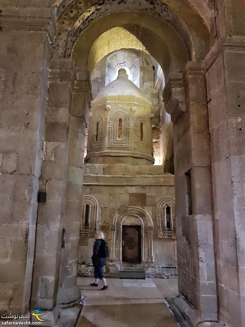 بازسازی یک کپی از کلیسای مقبره مقدس اورشلیم در داخل کلیسای جامع متسختا