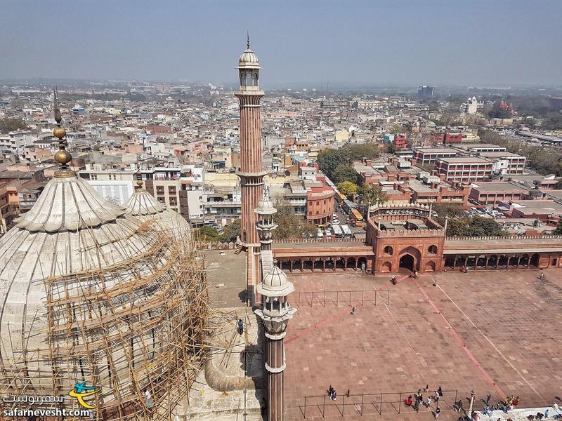 عکس مسجد جامع دهلی که از بالای منار آن گرفتم.