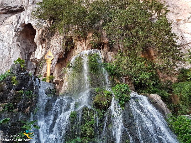 مجسمه طلایی کوچکی که در کنار آبشار باتو دیده می شودvel نام دارد که اسلحه مخصوص موروگان محسوب می شود.