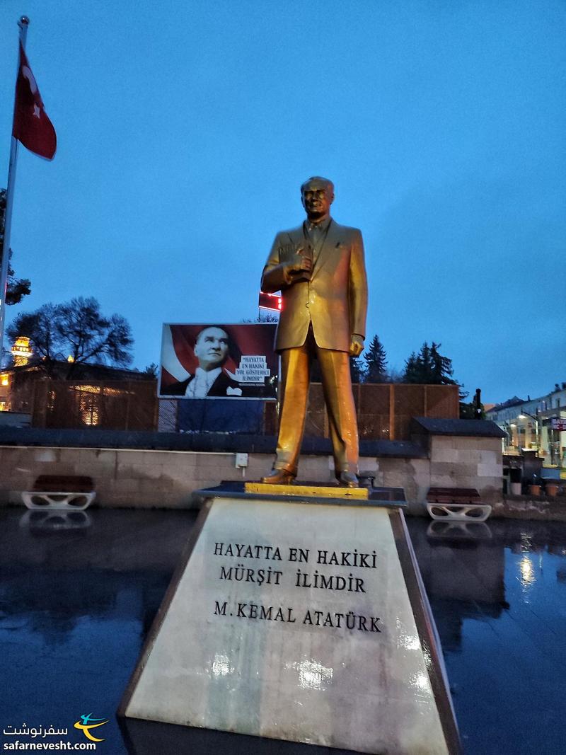 مجسمه آتاتورک در محل آرامگاه حاجی بکتاش ولی