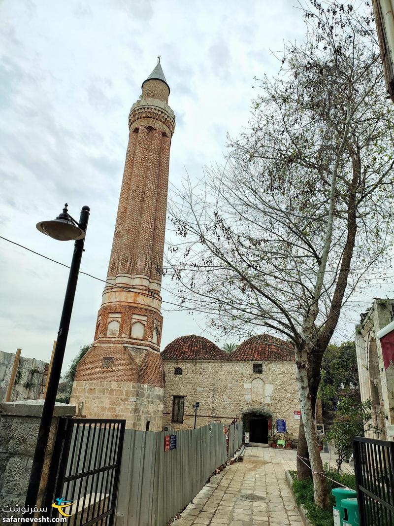 مسجد مناره فلوتی (yivliminare cami)