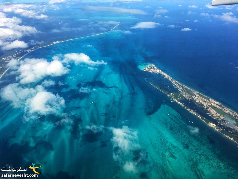 آب های فیروزه ای دریای کارائیب در اطراف جزیره زنان