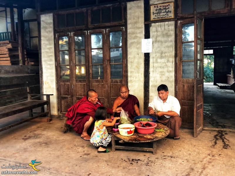 مانک های معبدی در کالاو در کشور میانمار
