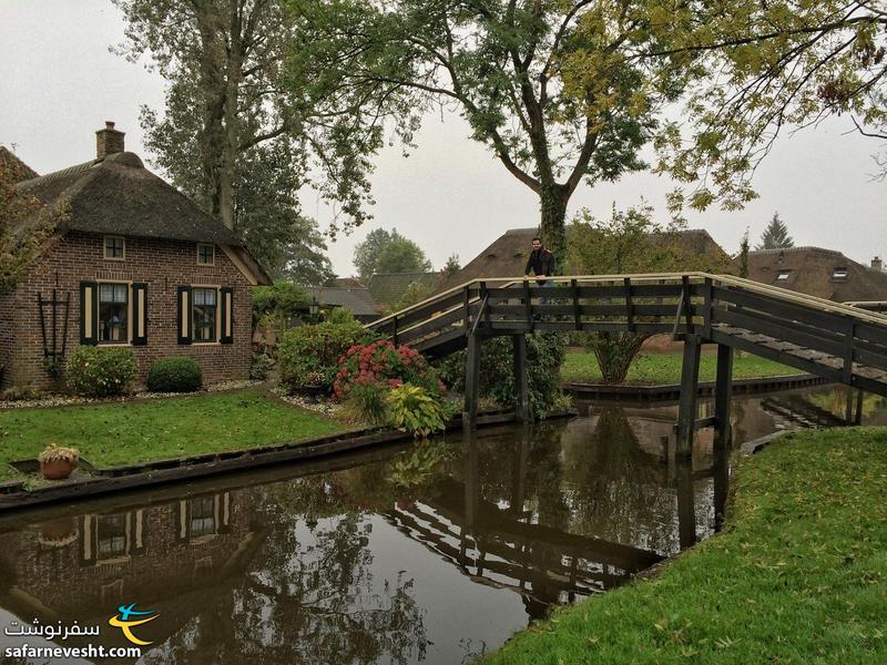 There are 180 bridges in Giethoorn and most of them are made for one house only