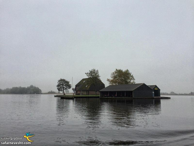 These three houses formed an island and didn't even have a bridge