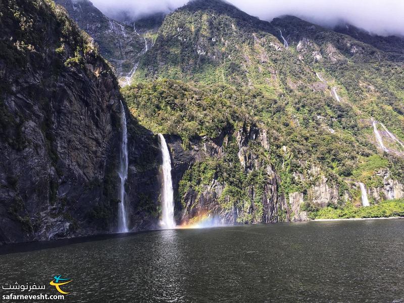 یکی از آبشارهای زیبای میلفوردساوند نیوزلند
