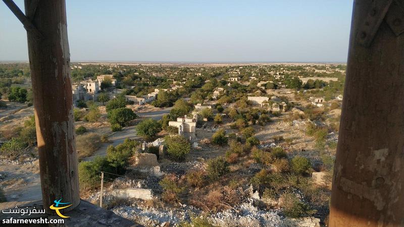 نمای شهر آغدام رو به جنوب غرب (منطقه سرسبز تر) از بالای مناره های مسجد جامع آغدام