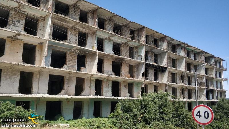 آپارتمان های سوخته و مخروبه مشرف به مسجد عاشاقی گوهر آغا