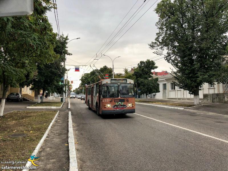 اتوبوس برقی در خیابان پایتخت
