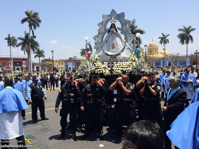  مراسم مذهبی ویرجین د آتوزکو برای مریم مقدس در میدان مرکزی شهر تروخیو