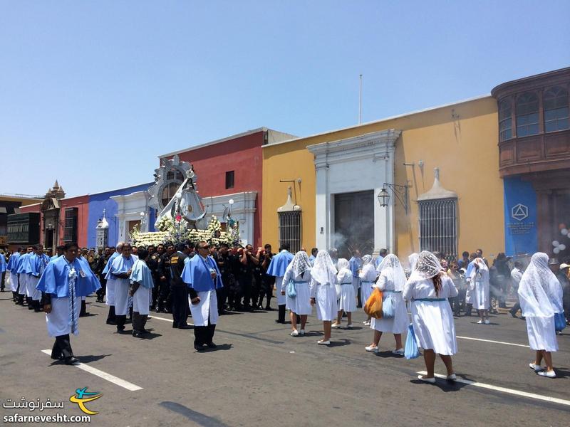  مراسم مذهبی ویرجین د آتوزکو برای مریم مقدس در میدان مرکزی شهر تروخیو