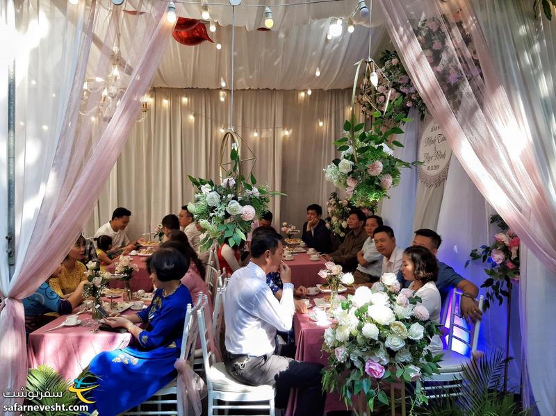 مجلس عروسی به سبک ویتنامی و پذیرایی با تخمه آفتاب گردان